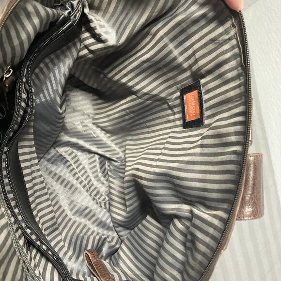 Latico Distressed Brown Leather Tote Handbag. Great Pre-Owned Condition - Picture 6 of 11